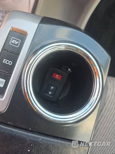 2017 Toyota Prius v Two - zdjęcie 14 z 22 - miniatura