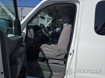 2015 Nissan NV3500 HD Passenger S 146.1" WB - zdjęcie 7 z 35 - miniatura
