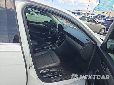 2021 Volkswagen Passat 2.0T SE - zdjęcie 8 z 24 - miniatura