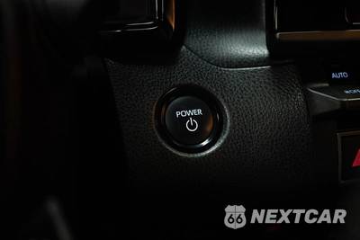 2025 Toyota Camry SE - zdjęcie 25 z 31 - miniatura