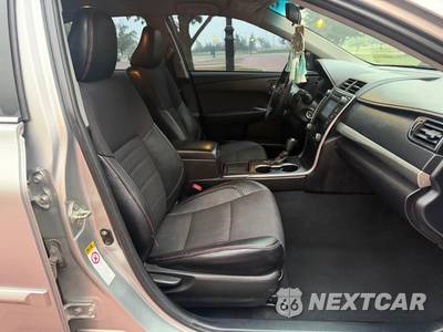 2017 Toyota Camry SE - zdjęcie 32 z 63 - miniatura