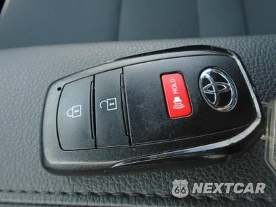 2025 Toyota Sequoia SR5 - zdjęcie 9 z 20 - miniatura