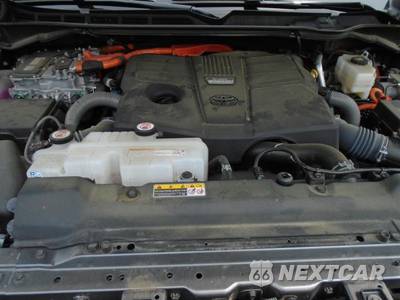 2025 Toyota Sequoia SR5 - zdjęcie 17 z 20 - miniatura