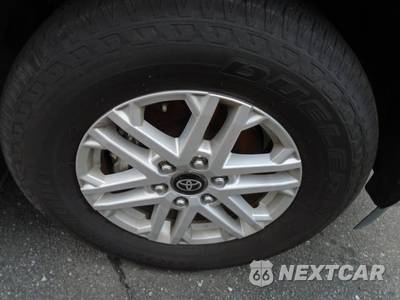 2025 Toyota Sequoia SR5 - zdjęcie 10 z 20 - miniatura