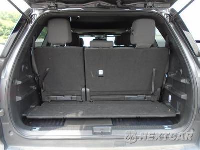 2025 Toyota Sequoia SR5 - zdjęcie 8 z 20 - miniatura