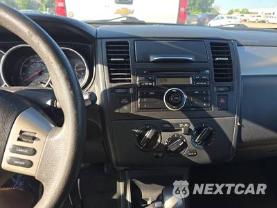 2012 Nissan Versa 1.8 S Hatchback - zdjęcie 11 z 18 - miniatura