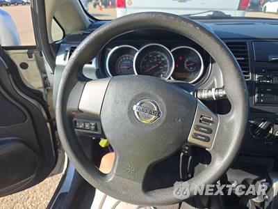 2012 Nissan Versa 1.8 S Hatchback - zdjęcie 10 z 18 - miniatura