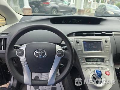 2013 Toyota Prius Plug-In Hybrid - zdjęcie 14 z 22 - miniatura