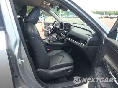 2025 Toyota Grand Highlander XLE - zdjęcie 8 z 31 - miniatura