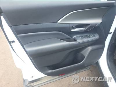 2025 Toyota Grand Highlander XLE - zdjęcie 9 z 33 - miniatura