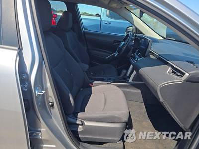 2025 Toyota Corolla Cross LE - zdjęcie 8 z 42 - miniatura