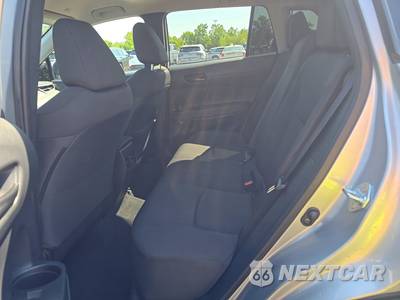 2025 Toyota Corolla Cross LE - zdjęcie 13 z 42 - miniatura