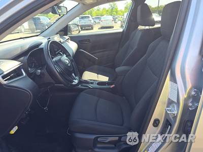 2025 Toyota Corolla Cross LE - zdjęcie 7 z 42 - miniatura