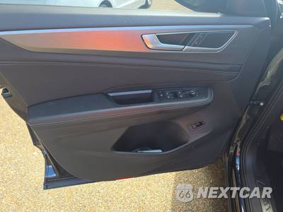 2025 Volkswagen Atlas Cross Sport 2.0T SE w/Technology - zdjęcie 9 z 20 - miniatura