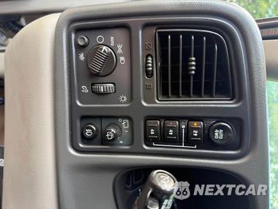 2004 Chevrolet Suburban 1500 Z71 1SL - zdjęcie 8 z 16 - miniatura