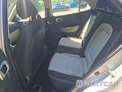 2025 Hyundai Venue SEL - zdjęcie 13 z 24 - miniatura