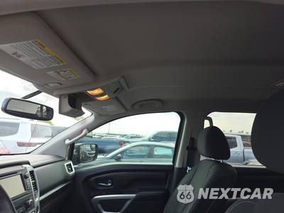 2017 Nissan TITAN SV Crew Cab Short Bed - zdjęcie 18 z 21 - miniatura
