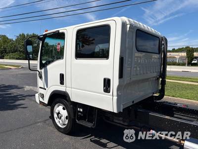 2022 Isuzu NRR Base Low Cab Crew - zdjęcie 24 z 95 - miniatura