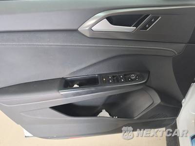 2025 Volkswagen Taos SE Black - zdjęcie 9 z 21 - miniatura