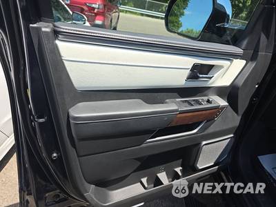 2025 Toyota Sequoia Capstone - zdjęcie 9 z 19 - miniatura