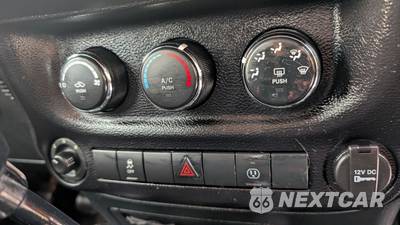 2015 Jeep Wrangler Unlimited Sahara - zdjęcie 43 z 45 - miniatura
