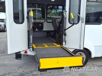 2016 Ford Super Duty E-350 Cutaway DRW - zdjęcie 12 z 28 - miniatura