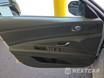 2025 Hyundai Elantra SEL Sport - zdjęcie 9 z 36 - miniatura