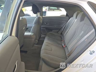 2025 Hyundai Elantra SEL Sport - zdjęcie 13 z 36 - miniatura
