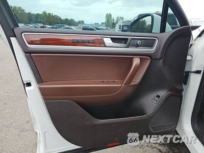 2013 Volkswagen Touareg TDI Lux - zdjęcie 9 z 36 - miniatura
