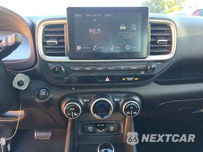 2025 Hyundai Venue SEL - zdjęcie 11 z 40 - miniatura
