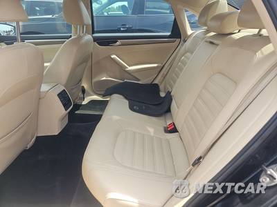 2017 Volkswagen Passat 1.8T SEL Premium - zdjęcie 13 z 27 - miniatura