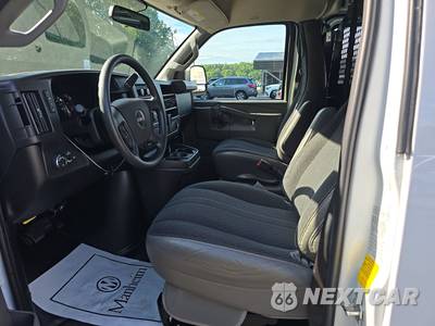 2025 GMC Savana 2500 Cargo Van 1WT 135.0" WB - zdjęcie 7 z 28 - miniatura