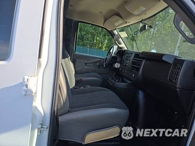 2025 GMC Savana 2500 Cargo Van 1WT 135.0" WB - zdjęcie 8 z 28 - miniatura