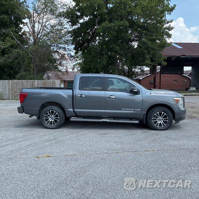 2020 Nissan TITAN SV Crew Cab Short Bed - zdjęcie 4 z 19 - miniatura
