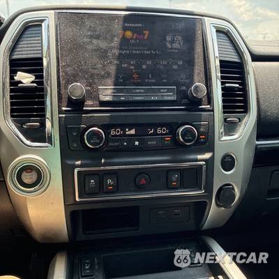 2020 Nissan TITAN SV Crew Cab Short Bed - zdjęcie 11 z 19 - miniatura