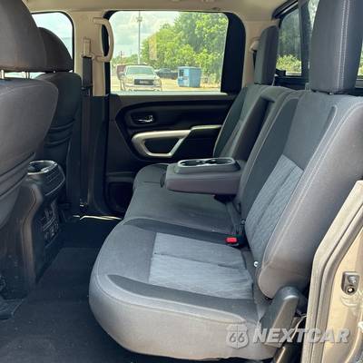 2020 Nissan TITAN SV Crew Cab Short Bed - zdjęcie 13 z 19 - miniatura