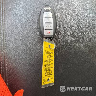 2020 Nissan TITAN SV Crew Cab Short Bed - zdjęcie 16 z 19 - miniatura