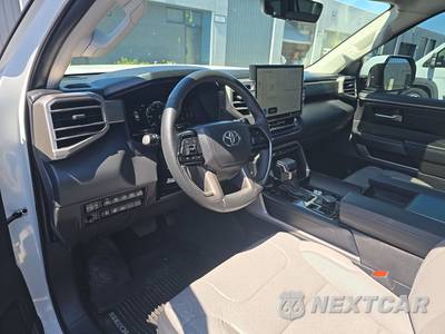 2024 Toyota Sequoia SR5 - zdjęcie 11 z 26 - miniatura