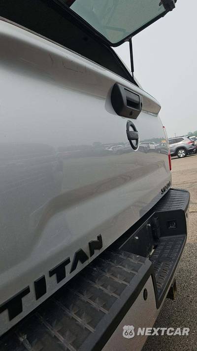 2017 Nissan TITAN SV Crew Cab Extra Short Bed - zdjęcie 39 z 45 - miniatura