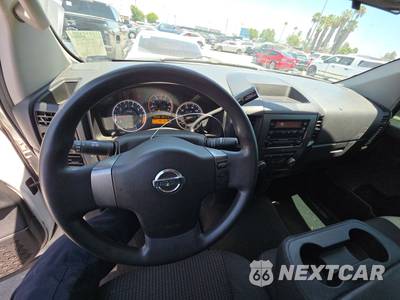 2012 Nissan TITAN SV Crew Cab Short Bed - zdjęcie 11 z 26 - miniatura