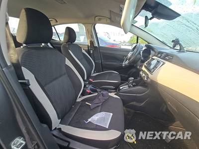2021 Nissan Versa SV - zdjęcie 8 z 34 - miniatura