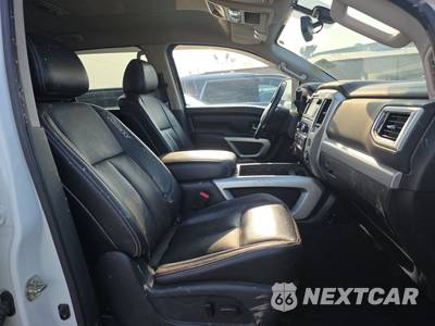 2017 Nissan TITAN PRO-4X Crew Cab Short Bed - zdjęcie 8 z 27 - miniatura