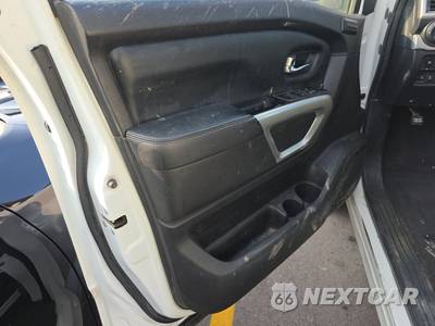 2017 Nissan TITAN PRO-4X Crew Cab Short Bed - zdjęcie 9 z 27 - miniatura