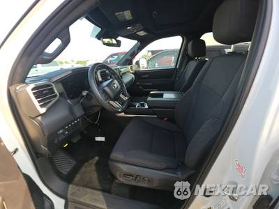 2025 Toyota Sequoia SR5 - zdjęcie 7 z 31 - miniatura