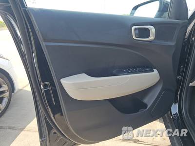 2025 Hyundai Venue SEL - zdjęcie 9 z 22 - miniatura