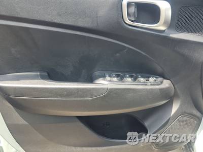 2025 Hyundai Venue SEL - zdjęcie 9 z 20 - miniatura