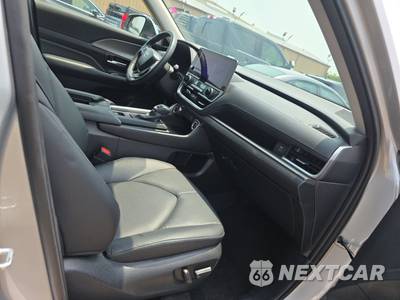 2025 Toyota Grand Highlander XLE - zdjęcie 8 z 26 - miniatura