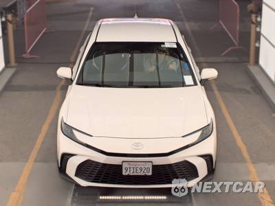 2025 Toyota Camry SE - zdjęcie 2 z 22 - miniatura