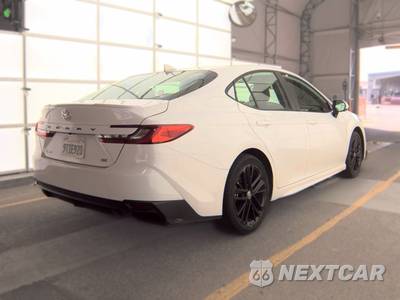 2025 Toyota Camry SE - zdjęcie 4 z 22 - miniatura