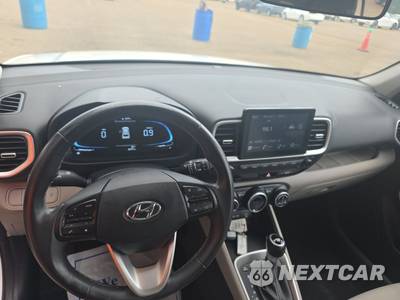 2025 Hyundai Venue SEL - zdjęcie 11 z 20 - miniatura